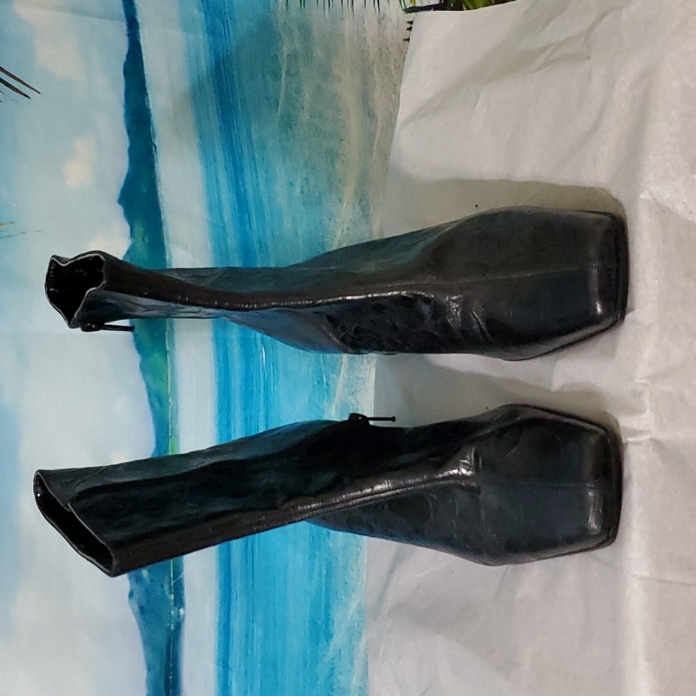 August MAX floral Embossed leather ankle boots women's size 8 1/2 M